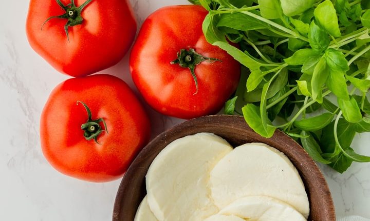 Premium Italian food imports including mozzarella and olive oil